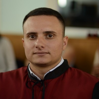 Developer, manager vânzări, mecanic