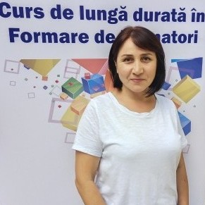 Pedagog, coordonator de proiect, lucrător în domeniul tineretului, formator